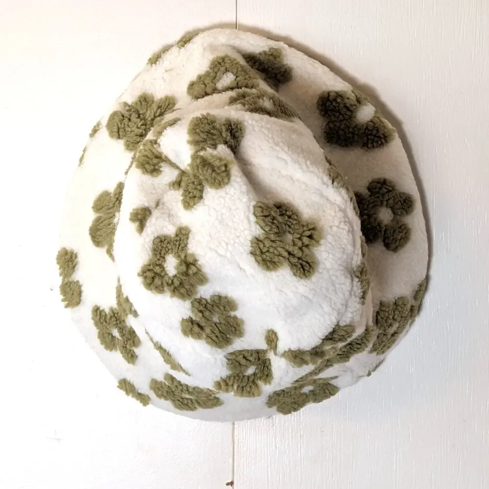 Fadivo New York White & Green Floral Sherpa Bucket Hat